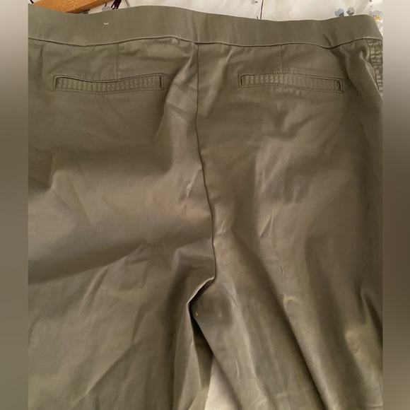 Army green Chico’s crop cargo style pants - Picture 5 of 6
